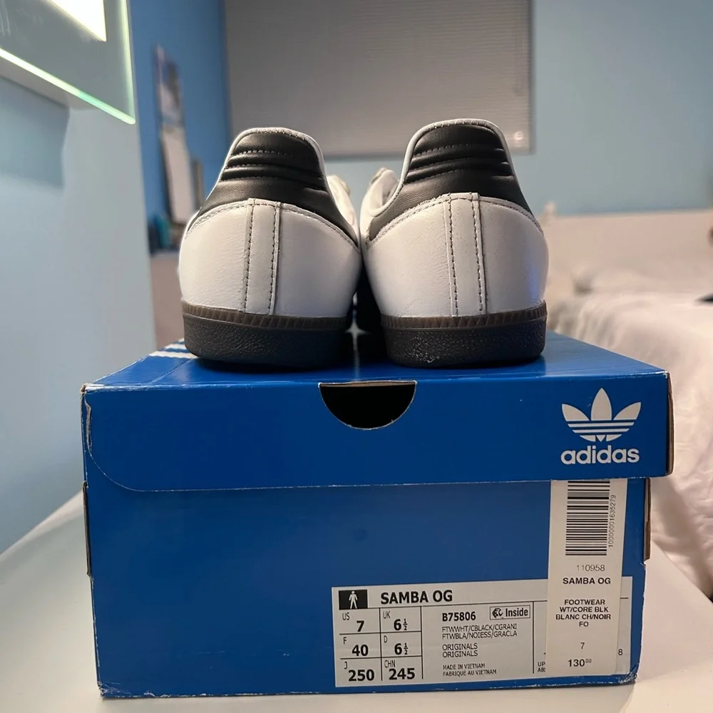 Adidas White and Black Sneakers Classic Style - Picture 2 of 4